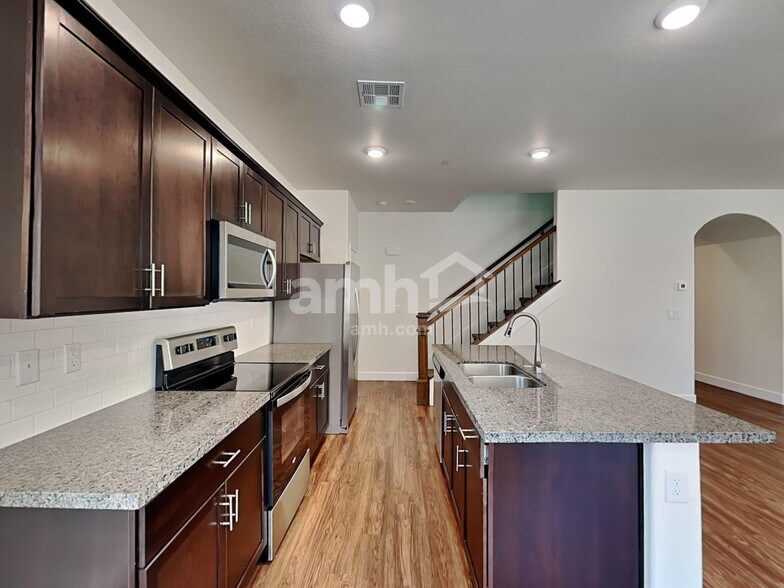 Building Photo - 289 Cape Seville Pl