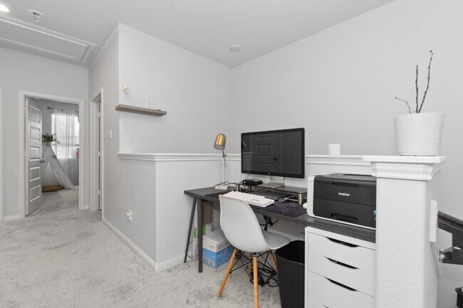 Building Photo - 5426 Oriente Ln