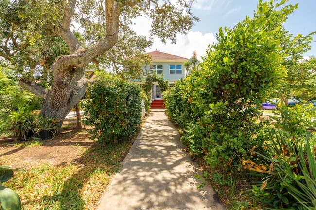 Building Photo - Charming 3 Bedroom, 2 Bathroom Two-Story H...