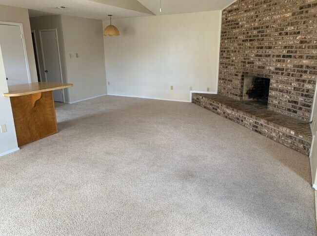 Building Photo - 1601 Windward Dr
