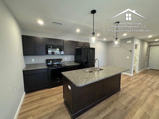 Building Photo - 2610 N Bluff St