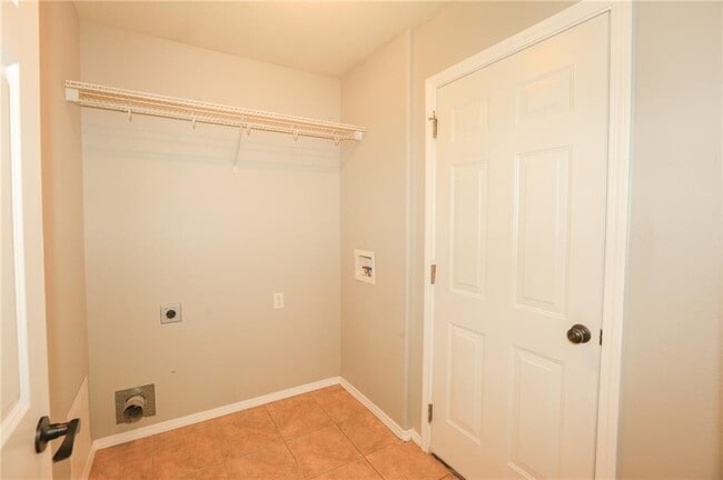 Building Photo - 900 SW River Rock St