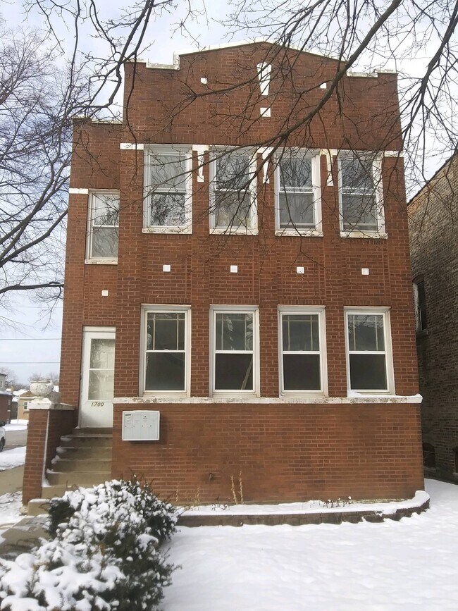 Front of Bldg - 1700 N Meade Ave