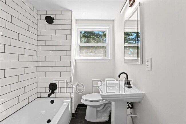 Building Photo - 17421 Quincy St