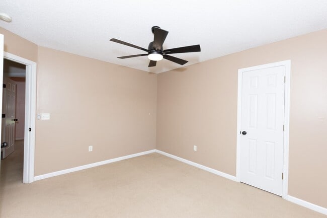 Building Photo - PRICE IMPROVEMENT!!!! MOVE-IN READY