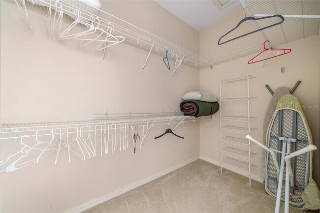 Building Photo - 2551 Lakeview Dr