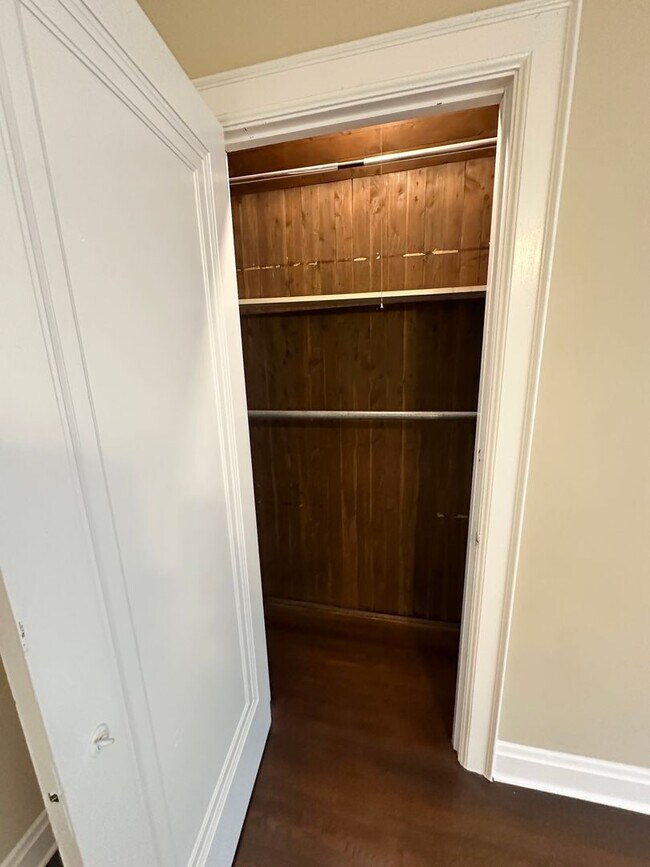 Building Photo - 1922 Baldridge Rd