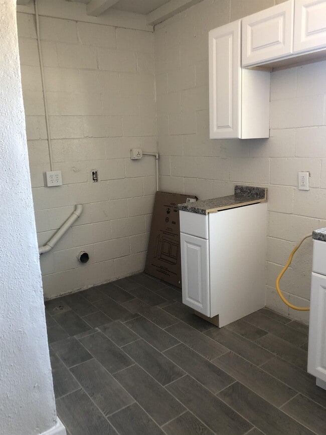 Building Photo - 235 W Kentucky St