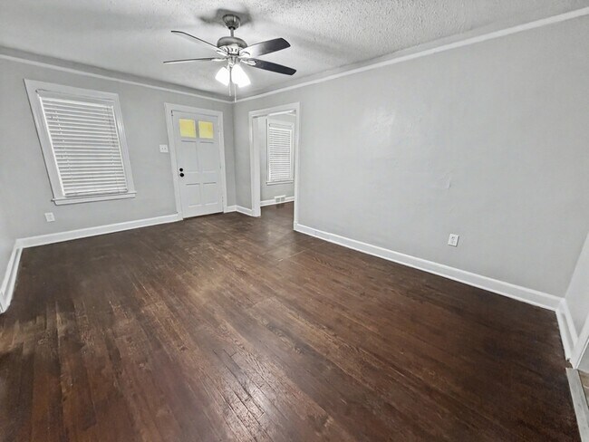 Building Photo - 987 Parkhaven Ln