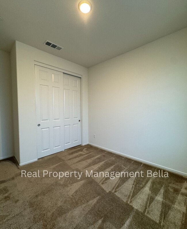 Building Photo - Beautiful Corner-Lot Home with Open Floor ...