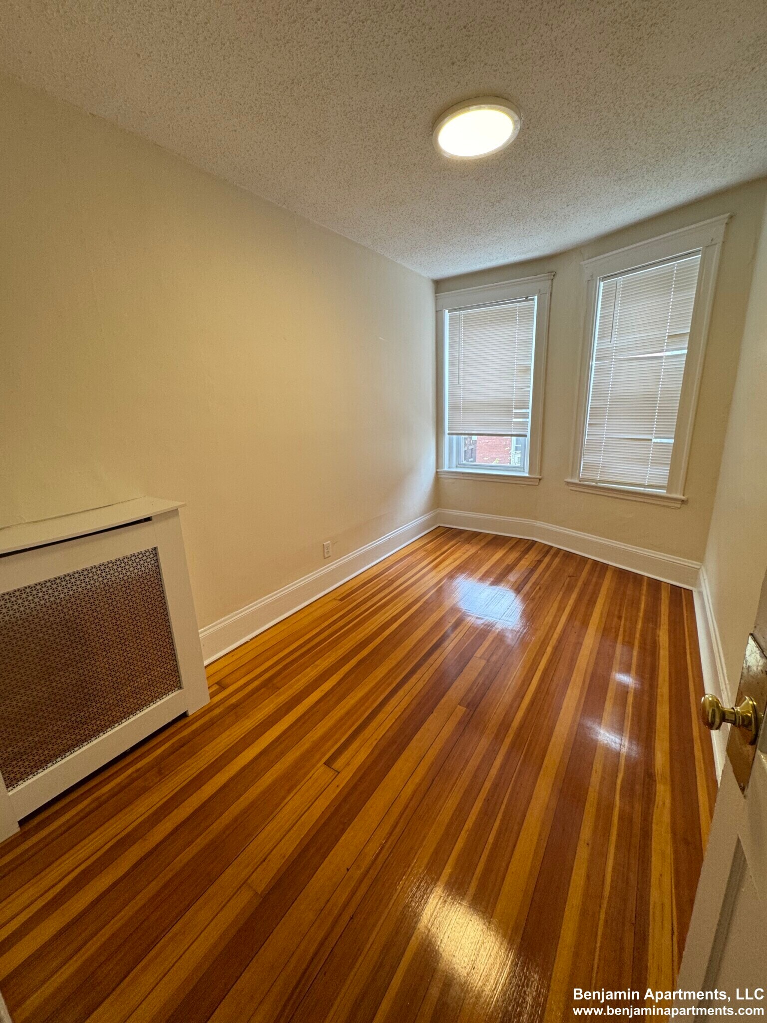 Building Photo - 15 Barrows St