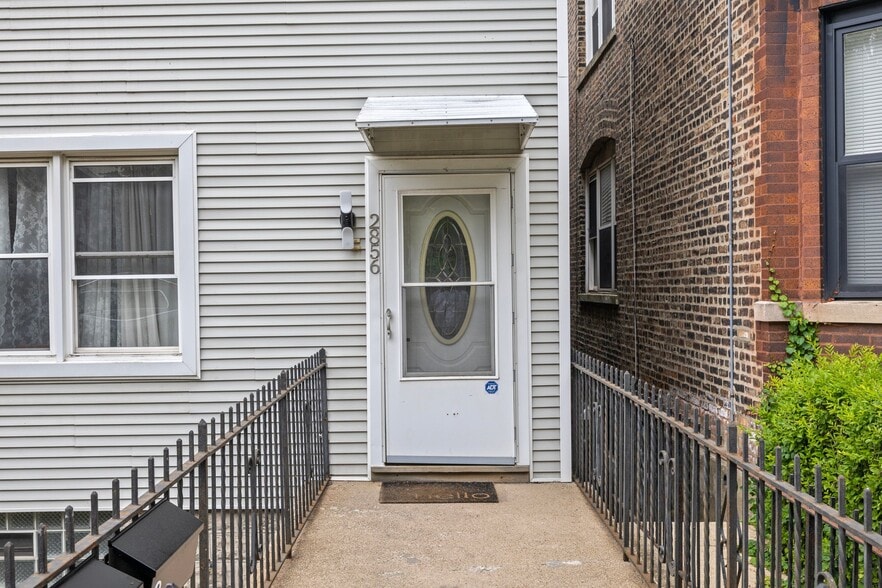 Building Photo - 2856 S Throop St