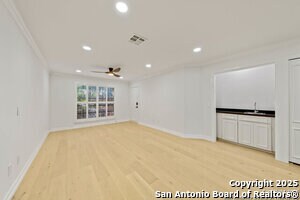 Building Photo - 7815 Broadway St