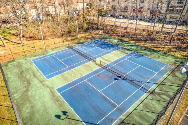 Building Photo - Beautifully updated, multi-level condo in ...