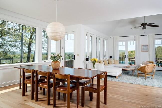 Building Photo - 121 Quaker Hill Rd