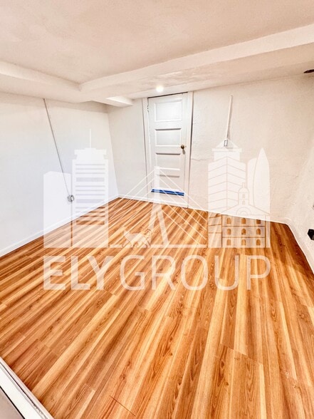 Family Room - 96 Amherst Ave