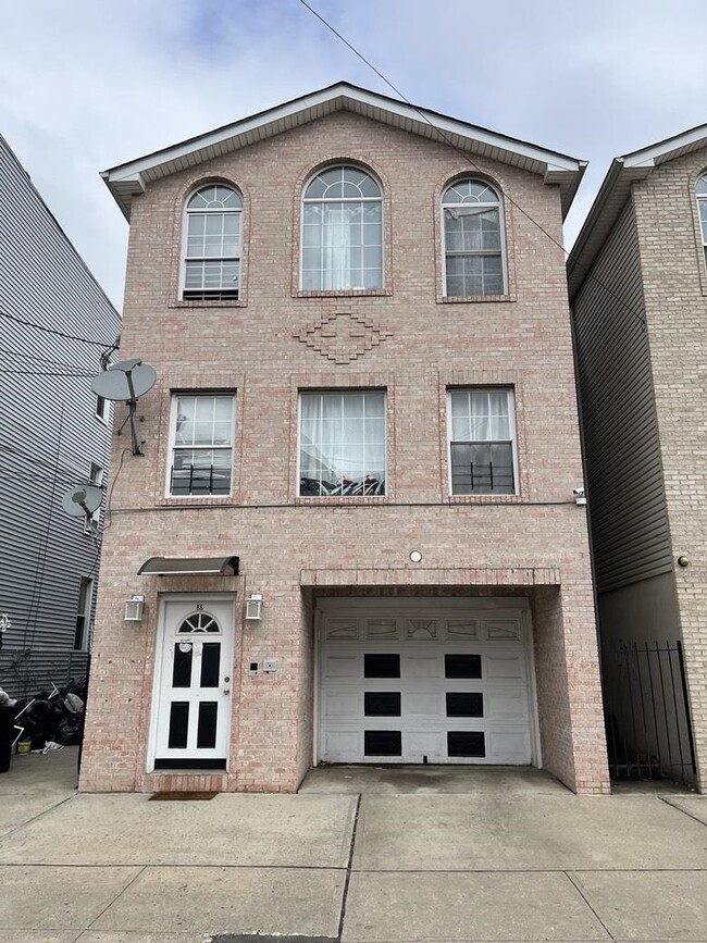 Primary Photo - 88 Armstrong Ave