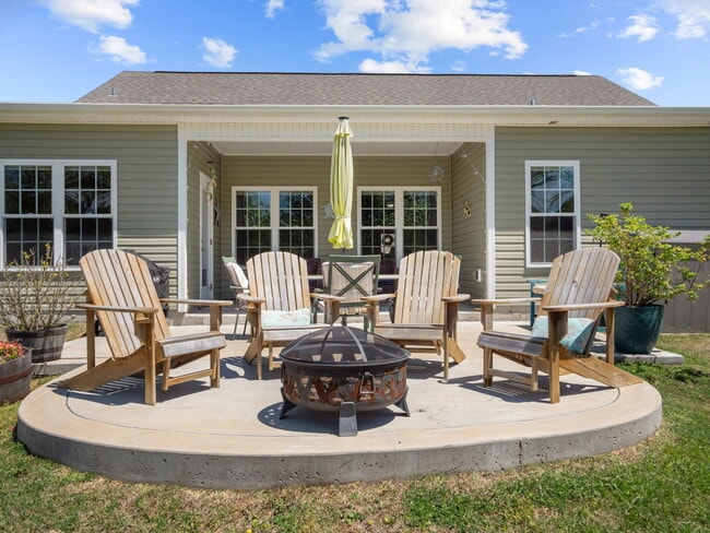 Building Photo - 512 Hazelwood Dr