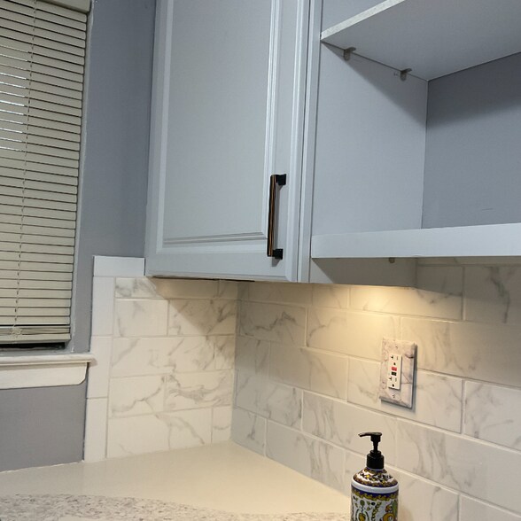 Building Photo - 401 US-22