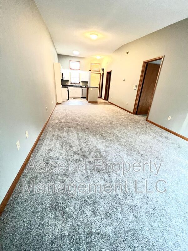 Building Photo - 3800 Provence St