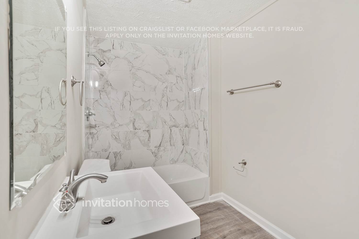 Building Photo - 6265 Lakeview Dr