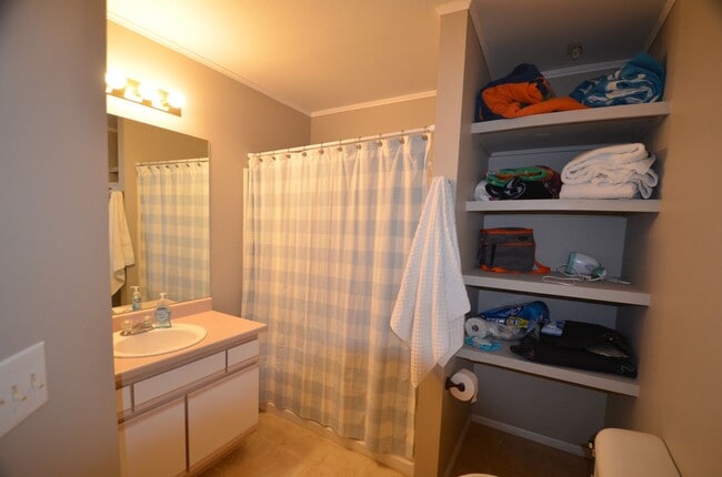 Building Photo - HEAT INCLUDED! Pets Negotiable! Summer Only Rental!