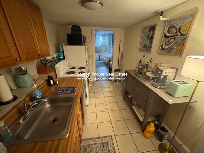 Building Photo - 464 Beacon St