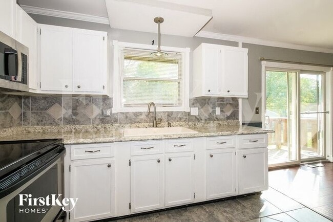 Building Photo - 5548 NE 58th St