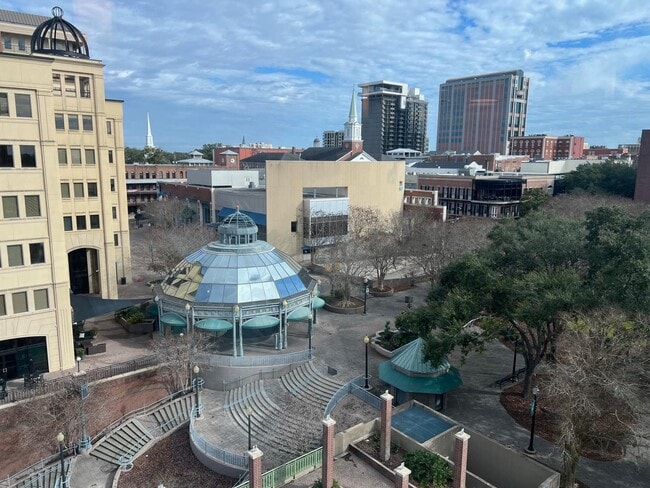 Building Photo - 300 S Duval St