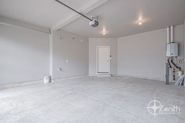 Building Photo - 12323 NE 116th Way