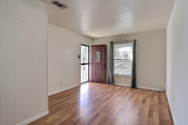 Building Photo - 4 Bedrooms and a Bonus Room + Move In Ready Package with Washer, Dryer and Refrigerator