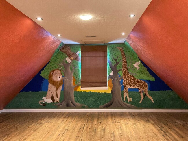 Building Photo - **Backyard offers Country Setting in City Limits**