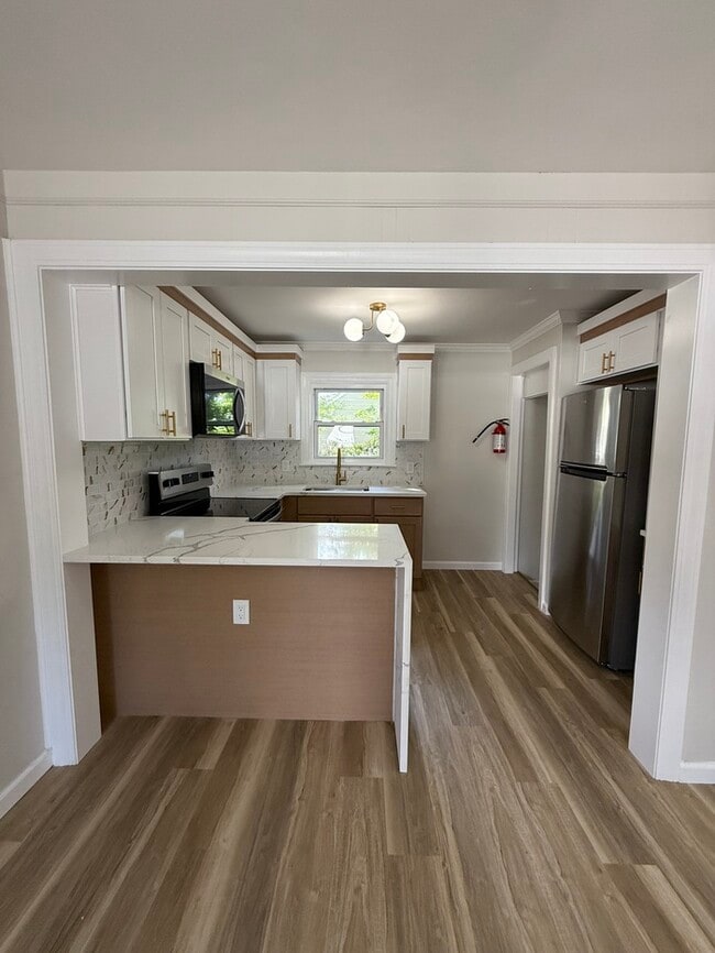 Primary Photo - 1050 Alexander Dr