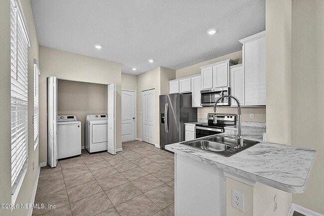 Building Photo - 7739 Legacy Trl