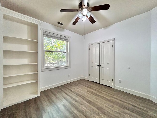 Building Photo - 1303 White Dove Cove