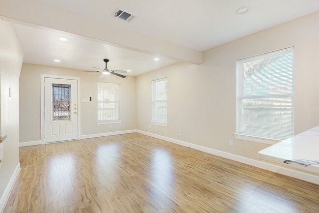 Building Photo - 2329 Lidstone St