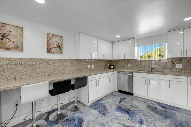 Building Photo - 10350 SW 48th St