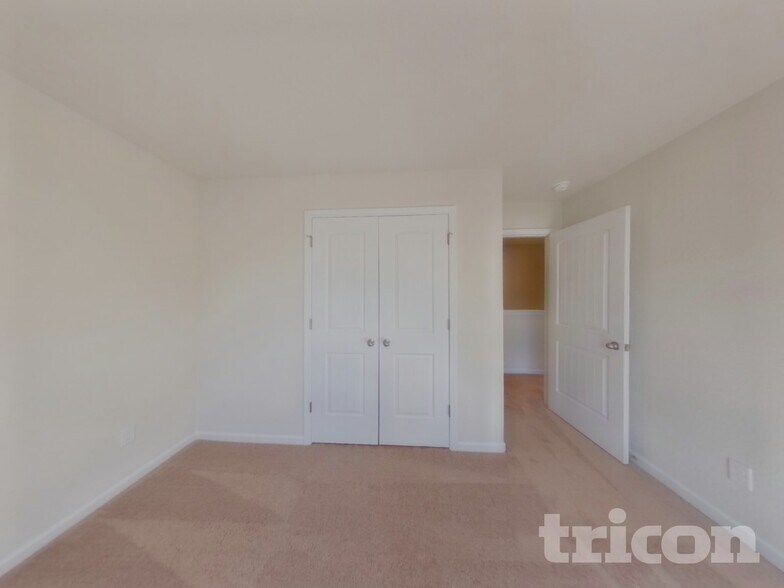 Building Photo - 2174 Southlea Dr