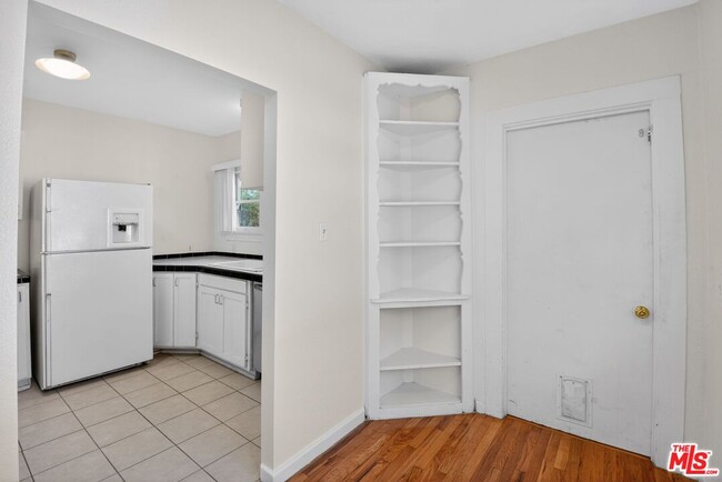 Building Photo - 11029 Sarah St