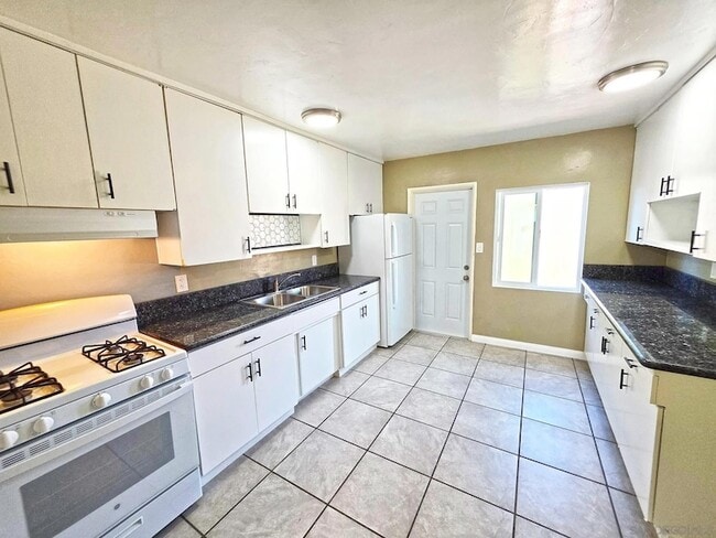 Building Photo - 4942 Jumano Ave