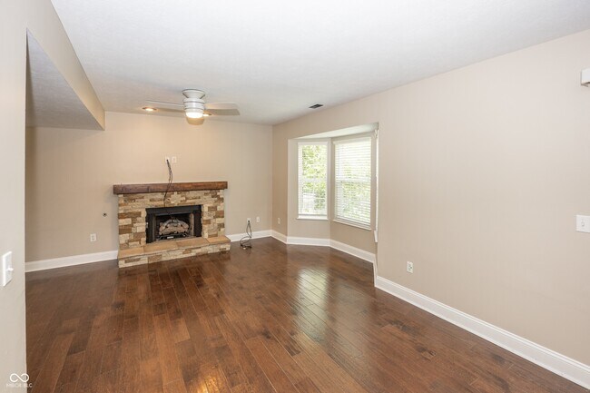 Building Photo - 2410 Silver Ct