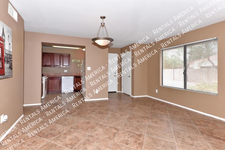 Building Photo - 10115 E Mountain View Rd