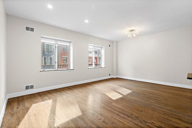 Building Photo - 556 1st St