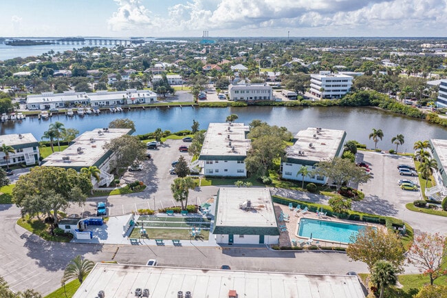 Building Photo - 2800 Indian River Blvd
