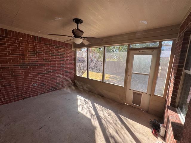 Building Photo - 3011 Clear Springs Dr
