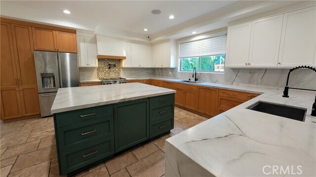 Building Photo - 16659 Addison St