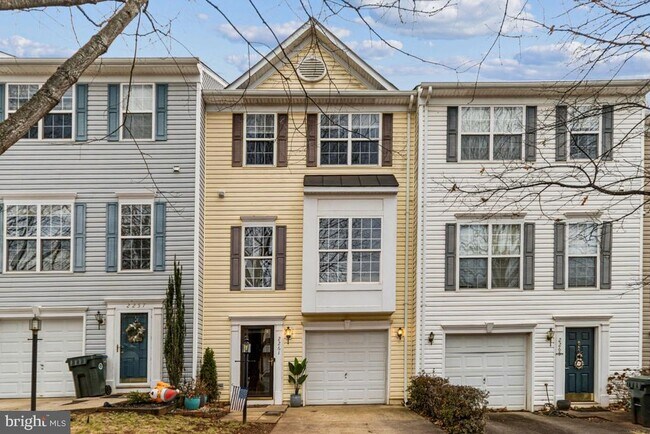 Building Photo - 2261 Forsythia Dr