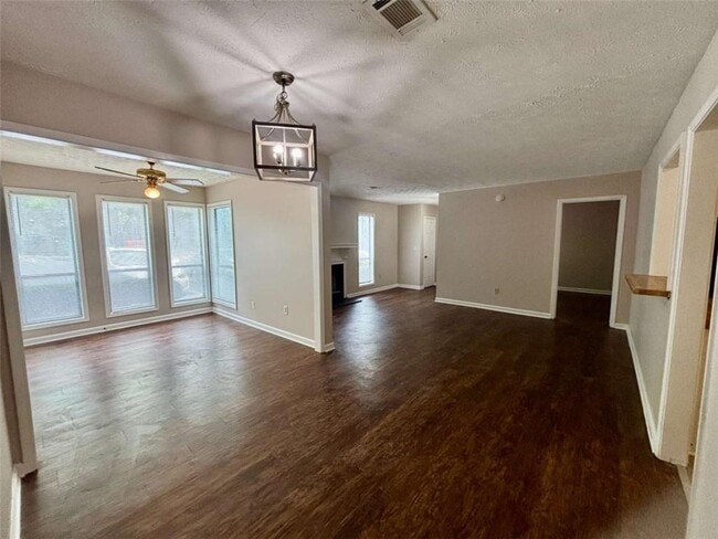 Building Photo - 3841 Woodridge Way