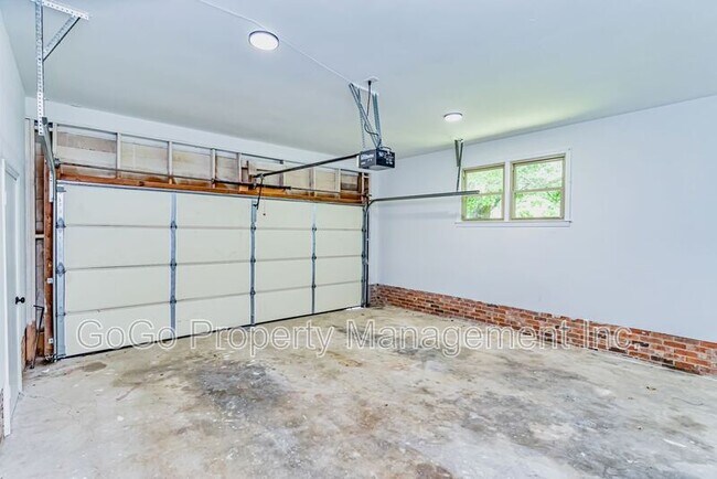 Building Photo - 200 Lanewood Dr