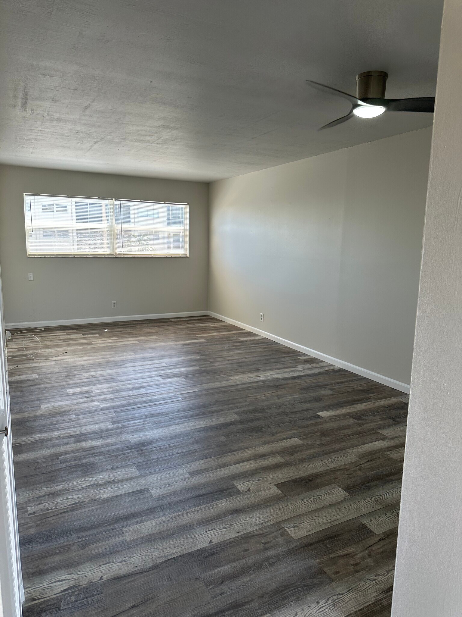 Building Photo - 220 SW 9th Ave